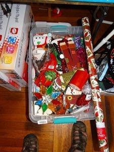lot 19738 image: Tub Full of Quality Seasonal Decorations
