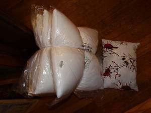 lot 19627 image: Lot of Pillows White and w Birds