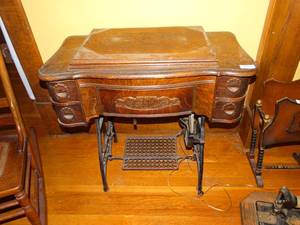 lot 19639 image: White Family Rotary Sewing Machine Treadle
