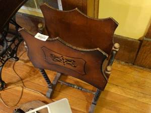 lot 19637 image: Vintage Wood Magazine Rack