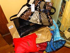 lot 19761 image: Box full of Quality Purses