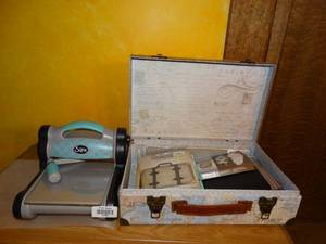 lot 19783 image: Sizzix with Suitcase of Dyes