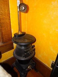 lot 19800 image: Potbelly Stove  Lamp
