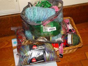 lot 19827 image: Martha Stewart Weaver and Misc Yarn and Craft Supplies