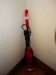 lot 19828 image: Dirt Devil  Vacuum