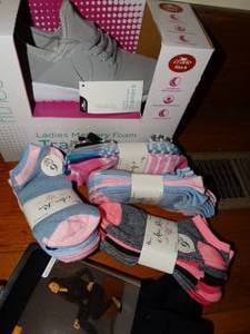 lot 19855 image: Womens Crane Sz 8 Shoes and Socks