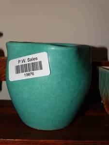 lot 19876 image: Small Decorative Pot