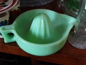 lot 19878 image: Sunkist Green Milk Glass Juicer