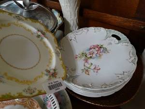 lot 19904 image: Lot of 4 Different pieces of China