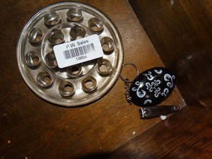 lot 19884 image: VINTAGE CLEAR GLASS FROG FLOWER Holder