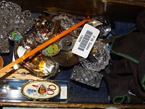 lot 19895 image: Lot of Pressed Glass Small Items