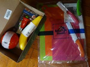 lot 19906 image: Smart Home Cutting Sheets and Storage Containers