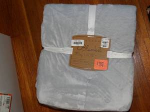 lot 19918 image: King Sized Blanket