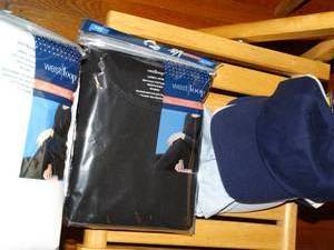 lot 19930 image: Large XL Womens Sweats and Hats