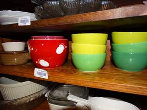 lot 19937 image: Variety of Color Soup Bowls