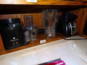 lot 19944 image: Lot of Small Appliances
