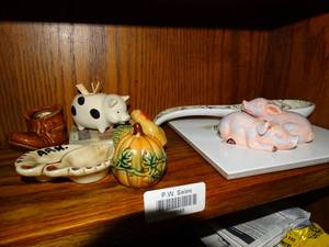 lot 19949 image: Cute Kitschy Items on Kitchen Shelf