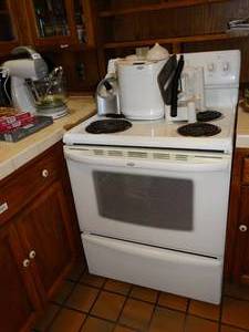 lot 19951 image: Kenmore Self-Cleaning Oven & Electric Stove with Pots & Pans Inside