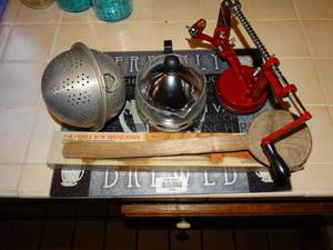 lot 19966 image: Peeler - Strainer & Misc Lot