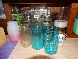 lot 19961 image: Mason Jar Lot in Kitchen