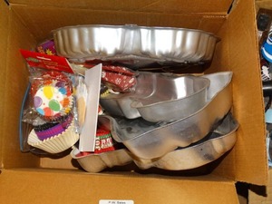 lot 19972 image: Decorative Cake Pans