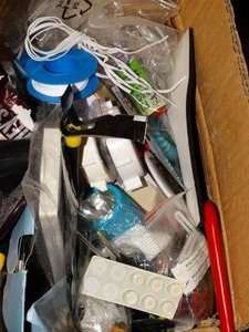 lot 19979 image: Lot of Assorted Home Goods and Hardware