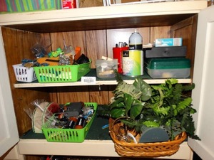 lot 19976 image: Faux Plant Misc Small Decorations and Batteries
