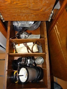 lot 19957 image: Lot of Kitchen Items in Drawer