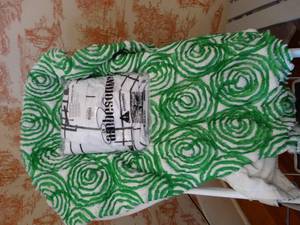 lot 35213 image: GreenWhite Swirl Throw Blanket and Sheet with Musical Score Print - Both New with Tagpackage
