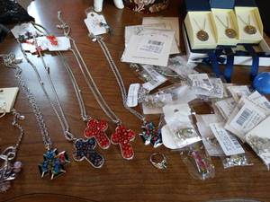 lot 35193 image: Large Lot of New Jewelry - Great for Gifts