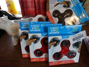 lot 35188 image: 5 New Fidget Spinners and Cute Ceramic Cow for Table Cream