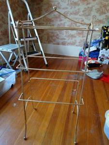 lot 35186 image: Gold Metal Rack