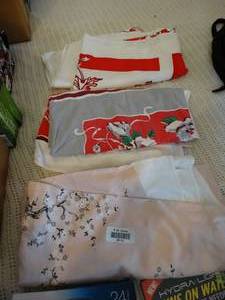 lot 35172 image: Three BEAUTIFUL Vintage Tablecloths