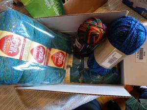 lot 35166 image: Lot of yarn - new in packaging