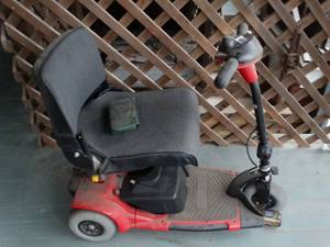 lot 35244 image: Red 3-Wheel Mobility Scooter
