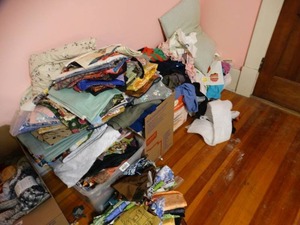 lot 35006 image: Large Lot a Variety Of Quilting and Sewing Material 