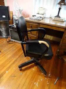lot 35016 image: Padded Metal Desk Chair