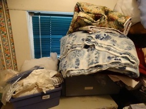 lot 35024 image: Lot of Blankets and Lap sized Partially Quilted Item