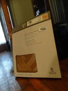 lot 35066 image: Box of Floor Tile
