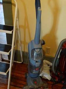 lot 35068 image: Hoover Floor mate and Extra Filter