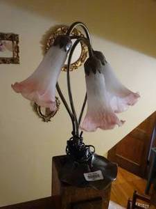 lot 35071 image: 3-Light Floral Table Lamp