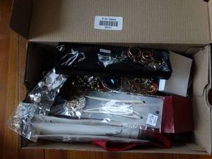 lot 35101 image: Lot of Assorted Jewelry