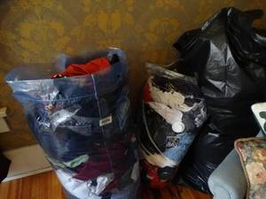 lot 35104 image: Lot of Assorted Clothing