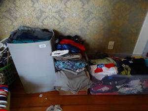 lot 35108 image: Lot of Assorted Clothing
