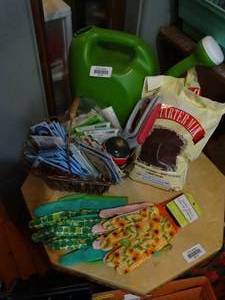 lot 35109 image: Lot of Gardening Supplies