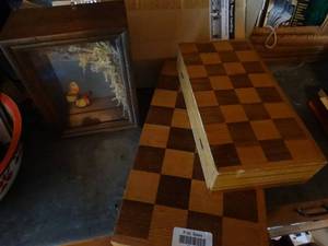lot 35139 image: Lot of Butterfly Mirror and Chess Game