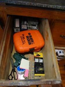 lot 35149 image: Lot of Assorted Hardware and Drill Bits