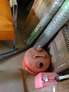 lot 35265 image: Lot of 2 Gas Cans and Poultry Netting