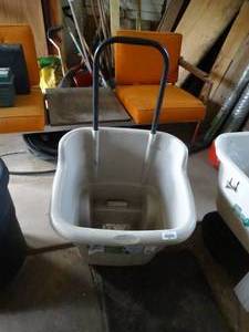 lot 35270 image: Suncast LawnUtility Cart