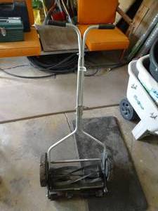 lot 35272 image: Push Reel Lawn Mower